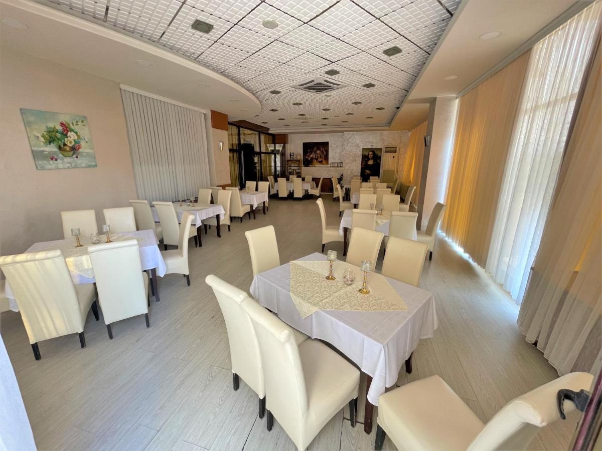 Hotel Pashtriku Gjakova ภายนอก รูปภาพ