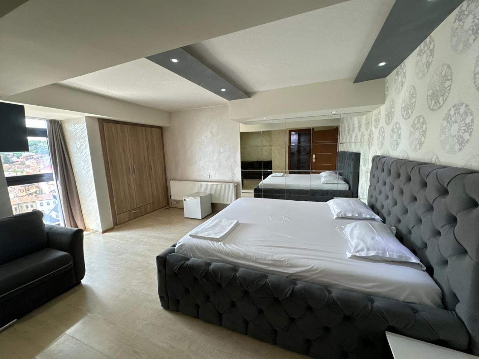 Hotel Pashtriku Gjakova ภายนอก รูปภาพ