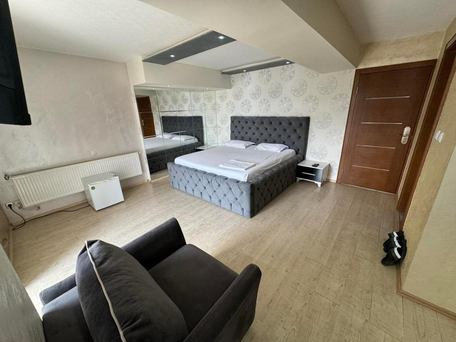 Hotel Pashtriku Gjakova ภายนอก รูปภาพ