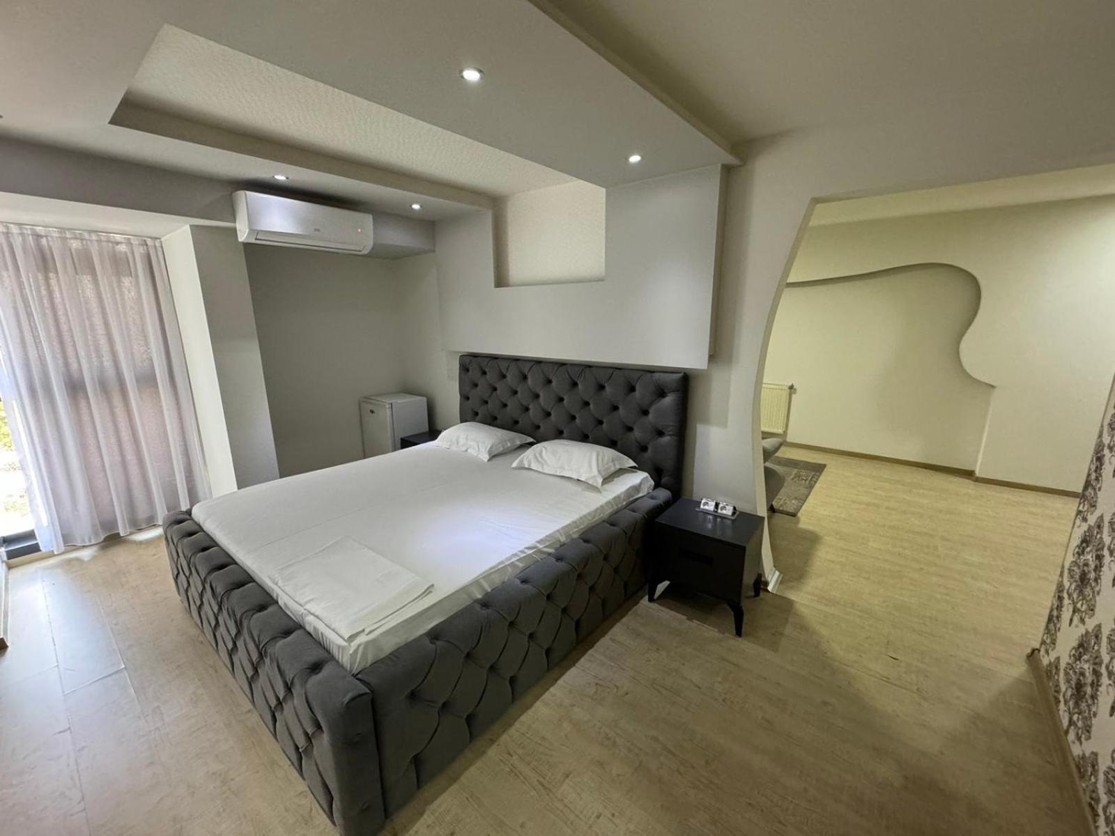 Hotel Pashtriku Gjakova ภายนอก รูปภาพ