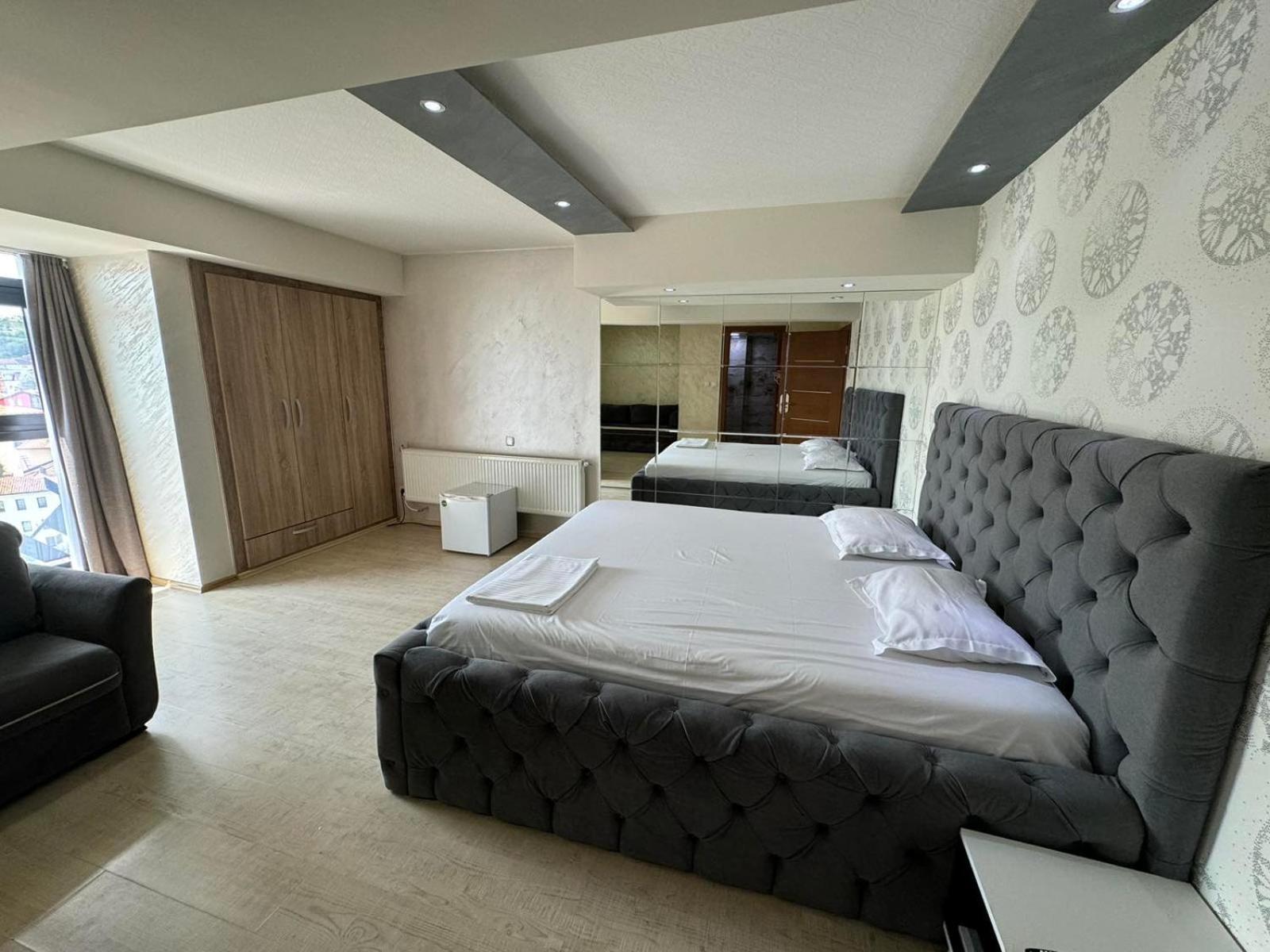 Hotel Pashtriku Gjakova ภายนอก รูปภาพ