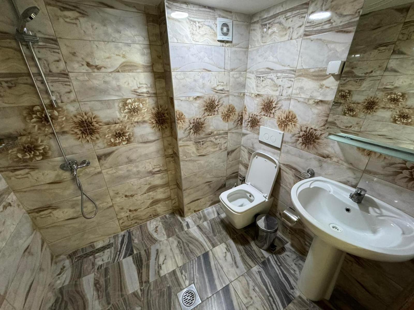 Hotel Pashtriku Gjakova ภายนอก รูปภาพ